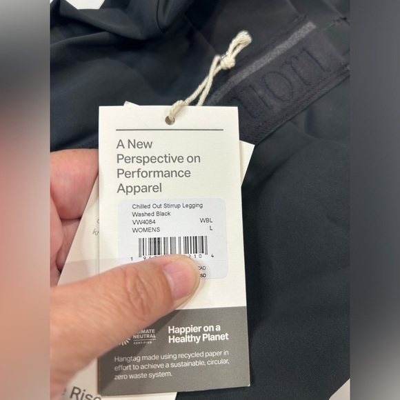 Vuori Women's Large Chilled Out Stirrup Legging Washed Black NWT Ultra High Rise - Picture 6 of 7